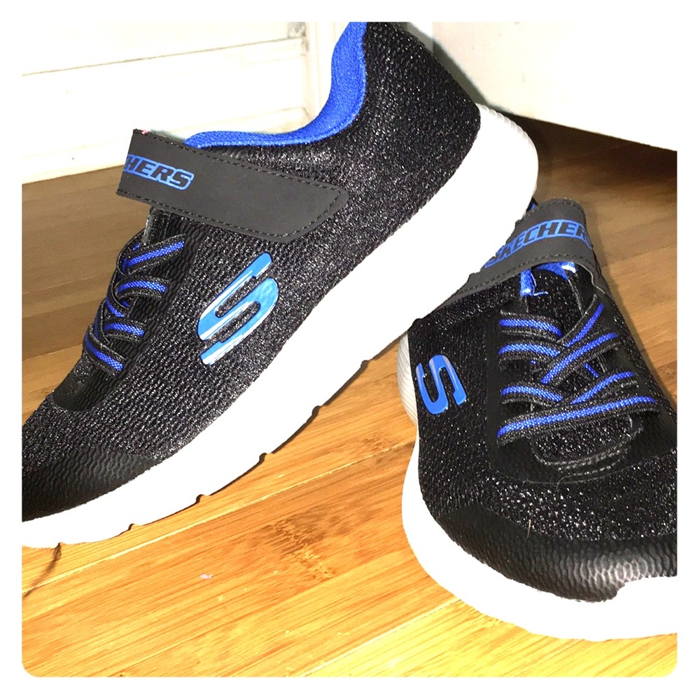 BLIE AND BLACK KIDS VELCRO SKETCHERS